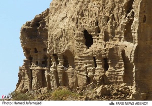 کوه های تاریخی شهبازبند در روستای تیس