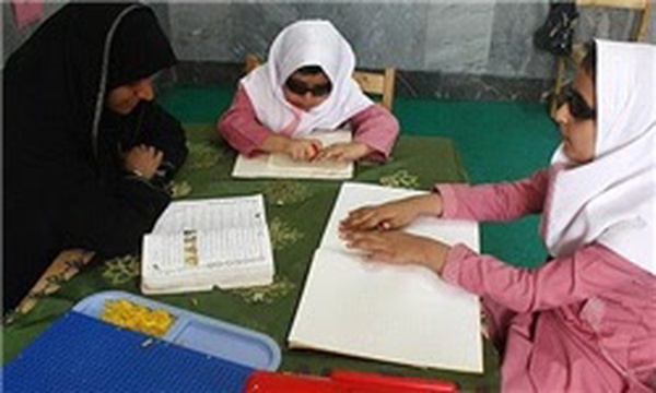 دانش آموز استثنایی نابینا