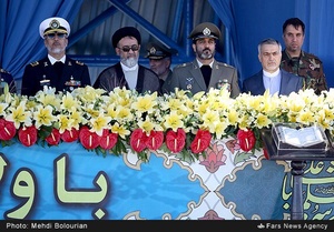 از سمت راست: حسین فریدون،امیر محمدحسن حبیبیان،حجت الاسلام  سید محمد علی آل هاشم و امیر حبیب الله سیاری