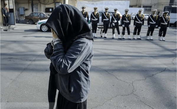 چادر بر تن متهم؛ احترام به حجاب یا اهانت به چادری‌ها؟