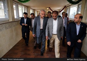 نصرالله سجادی معاون وزیر ورزش  در شیرخوارگاه آمنه
