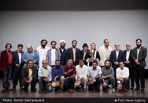 عکس یادگاری هنرمندان حاضر در پایان اکران خصوصی فیلم سینمایی«هیهات» 