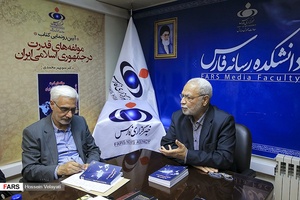 حضور  دکتر منوچهر محمدی نویسنده  کتاب مولفه های قدرت در جمهموری اسلامی و دکتر ابراهیم منتی    در مراسم رونمایی از این کتاب 