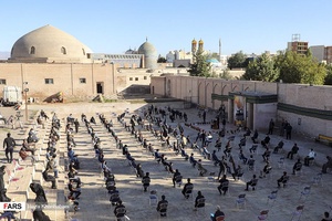  حضور نوجوانان دارالارشاد اردبیل در همایش احلی من العسل  به یاد رشادت های حضرت قاسم بن الحسن(ع) در واقعه کربلا درصحن بقعه شیخ صفی الدین اردبیلی 