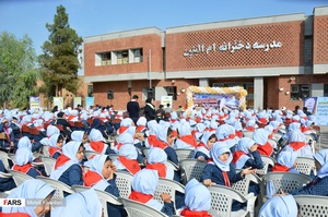 مهر نیک اندیشان مدرسه ساز با ماه مهر آمیخته شد