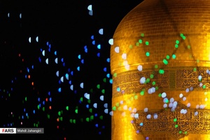 حال و هوای شب میلاد پیامبر (ص) در حرم مطهر رضوی