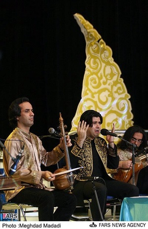 اجرای موسیقی سنتی توسط سالار عقیلی در اختتامیه نخستین جشنواره تولیدات تلویزیونی
