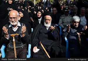 حجت‌الاسلام سید مهدی طباطبایی در مراسم نخستین دیدار خانواده سرگرد شهید مجتبی صادقی با مزار او پس از 33 سال 