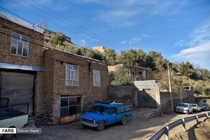 عدم اجرای کامل طرح هادی و انتهای مسیر تردد خودروها در روستای زرده طارم زنجان
