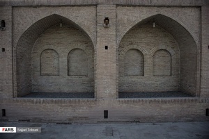 کاروانسرایی در دشت طلایی ری