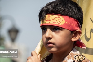 حضور کودکان در تشییع پیکر «شهید نیلفروشان»