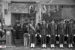 مراسم نمادین بیعت تاریخی کارکنان نیروی هوایی با امام خمینی (ره)