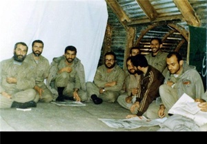 سردار شهید حاج سید محمدرضا دستواره(نفر سوم از سمت راست)، جانشین فرماندهی لشگر 27 محمد رسول الله (ص) 