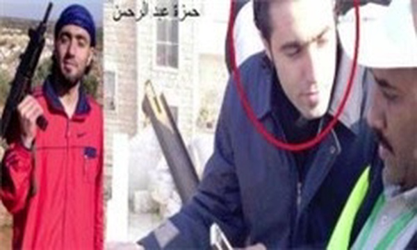حمزه عبدالرحمن تروریست سوری در کنار ناظران عرب