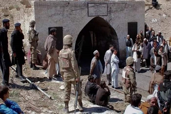 کشتار 11 معدنچی
