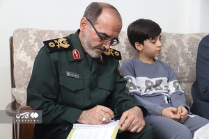 دیدار سردار شریفی با خانواده شهید مدافع حرم مهران عزیزانی