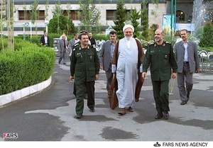 ورود سردار احمد وحیدی وزیر دفاع و پشتیبانی نیروهای مسلح برای حضور در ضیافت افطاری با ایتام  و بی سرپرستان کمیته امداد امام خمینی (ره)