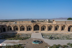 کاروانسرایی در دشت طلایی ری