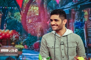 محسن عراقی مداح و مهمان برنامه تکیه که به مناسبت نیمه شعبان ضبط شد