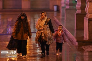 حضور مادری همراه با فرزندانش در جشن شام ولادت امام زمان (عج)در حرم مطهر عبدالعظیم حسنی (ع)