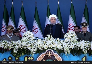 حضور حجت الاسلام حسن روحانی رئیس جمهور در  مراسم رژه روز ارتش  در جوار حرم ملکوتی امام خمینی(ره) 