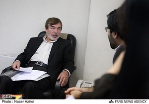 گفت و گوی محمد عظیمی مدیر عامل موسسه نمایشگاه های فرهنگی ایران  با خبرنگاران خبرگزاری فارس