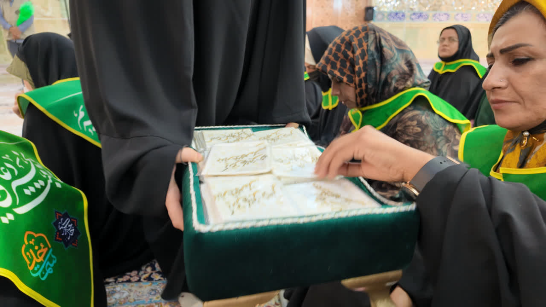 گزارش تصویری؛  زیارت ۲۰۰ کرمانشاهی و سرخسی برای اولین بار در حرم بانوی کرامت