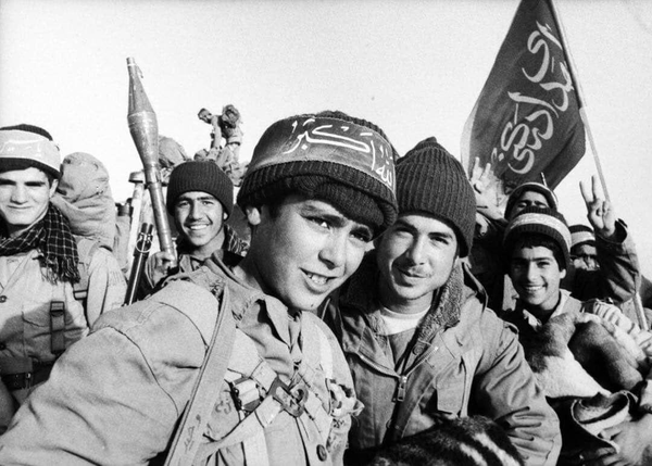 نوجوانان در جبهه