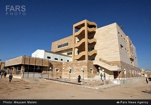 بازدید عباس آخوندی وزیر راه و شهر سازی از از بیمارستان  96 تختخوابی تاکستان