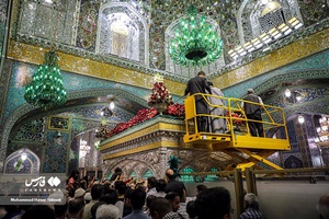 آئین تعویض پرچم گنبد و پوش ضریح حرم مطهر رضوی