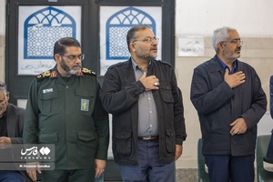 حضورسردارغلامرضا سلیمانی رئیس سازمان بسیج و سردار حسین معروفی معاون هماهنگ‌کننده سازمان بسیج درمراسم ختم والده سردار سید قاسم قریشی  جانشین رئیس سازمان بسیج مستضعفین