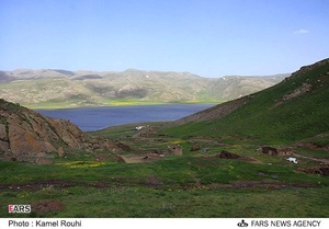 طبیعت زیبای اطراف دریاچه نئور در ۴۸ کیلومتری جنوب شرقی اردبیل 
