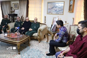 دیدار سردار سرلشکر پاسدار حسین سلامی فرمانده کل سپاه پاسداران با خانواده شهید سردار حمیدرضا میرزایی