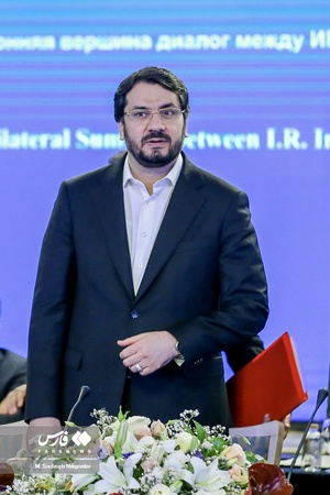 ورود مهرداد بذرپاش وزیر راه و شهرسازی به نشست توسعه کریدور حمل و نقل بین المللی شمال-جنوب
