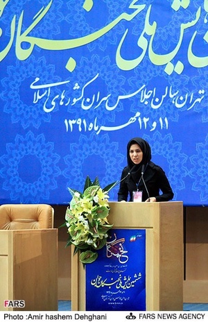 سخنرانی یکی از نخبگان در مراسم ششمین همایش ملی نخبگان جوان