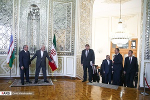 استقبال محمدجواد ظریف وزیر امور خارجه ایران از  هیئت همراه عبدالعزیز کامل اف  وزیر امور خارجه ازبکستان