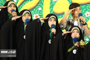 همخوانی سرود سلام فرمانده و فرمانده مهدی توسط گروه سرود در جشن شام ولادت امام زمان (عج)در حرم مطهر عبدالعظیم حسنی (ع)