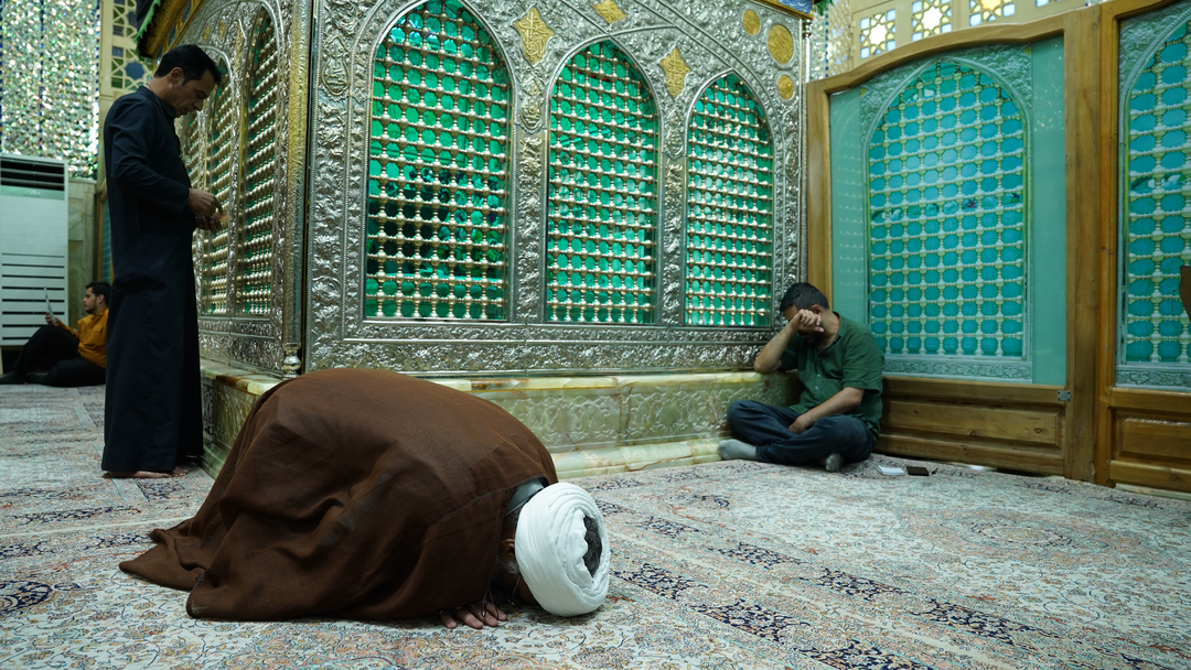حضور دبیر شورای عالی انقلاب فرهنگی در حرم مطهر حضرت موسی مبرقع (ع)