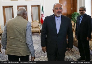 اکبر خان مشاور وزیر خارجه هندوستان در امور خارجه با محمد جواد ظریف وزیر خارجه ایران 