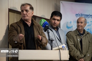 حاج علی فریدونی جانباز 8 سال دفاع مقدس از عنایات شهدا بعد از شهادتشان سخنرانی می کند