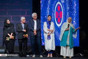 نرگس آبیار، لاله اسکندری ،کیومرث پور احمد، مسعود رایگان  و مینا ساداتی  در مراسم اختتامیه جشنواره فیلم سینما تورز