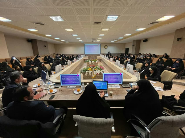 نشست هم اندیشی الگوی سوم زن با عنوان " بانوی آگاه"