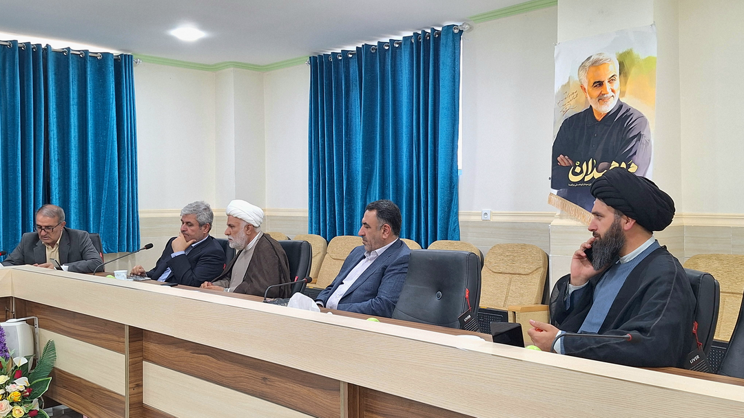 جبهه اقتصادی کشور باید همپای جبهه نظامی تقویت شود