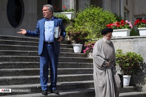سید محمدعلی شهیدی رییس بنیاد شهیدو امور ایثارگران  و علی اصغر مونسان  رییس سازمان میراث فرهنگی، صنایع دستی و گردشگری درحاشیه  جلسه هیأت دولت /۲۲ فروردین ۹۷ 