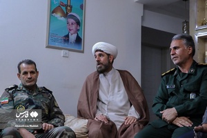 لحظه اعلام خبر شناسایی هویت شهید گمنام به خواهر شهید «حسین علامه»