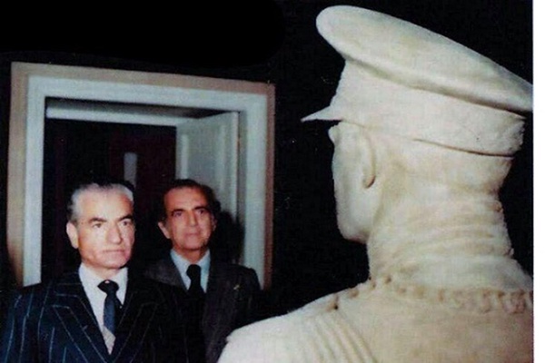 مجسمه شاه