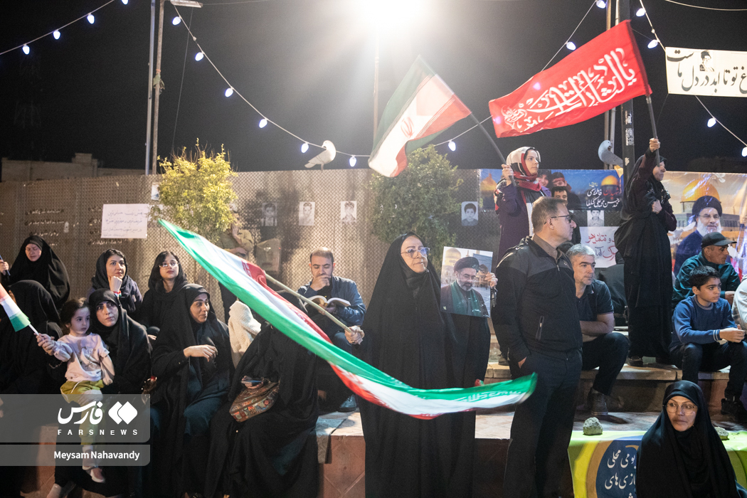 اجتماع بزرگ جامعه ورزش و جوانان در میدان انقلاب