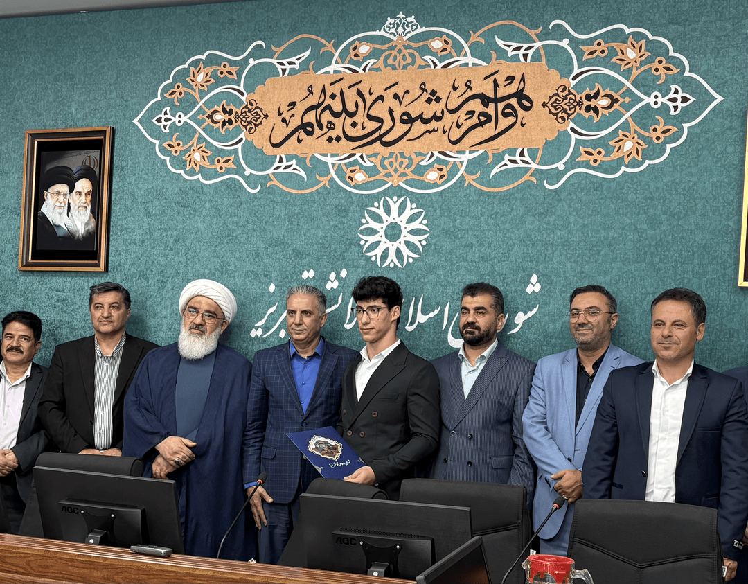 تجلیل کمیسیون ورزش شورای اسلامی کلانشهر تبریز از ملی پوش کاراته
