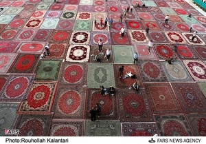 زائران در صحن مسجد مقدس جمکران
