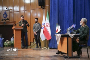 پرسش سوال از سردار امیرعلی حاجی‌زاده فرمانده نیروی هوافضای سپاه توسط دانشجویان دانشگاه علم و صنعت